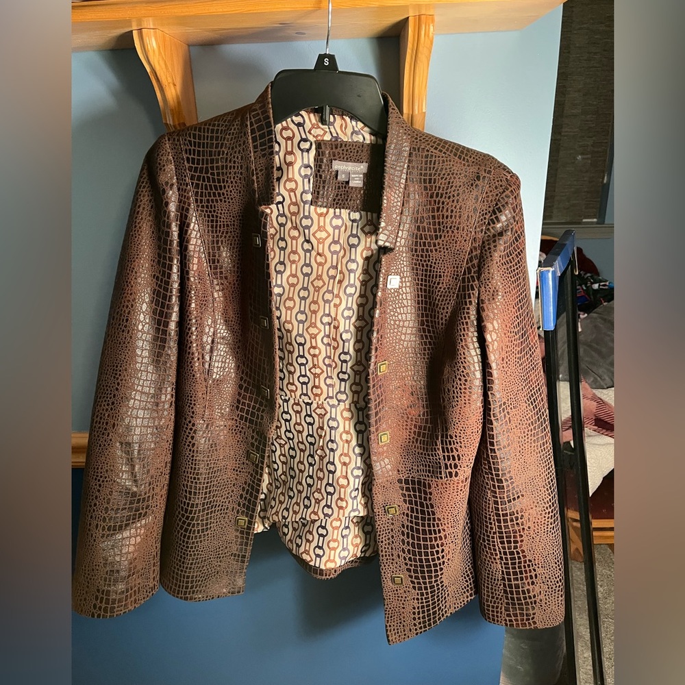 Stylist Jacket - Picture 1 of 3